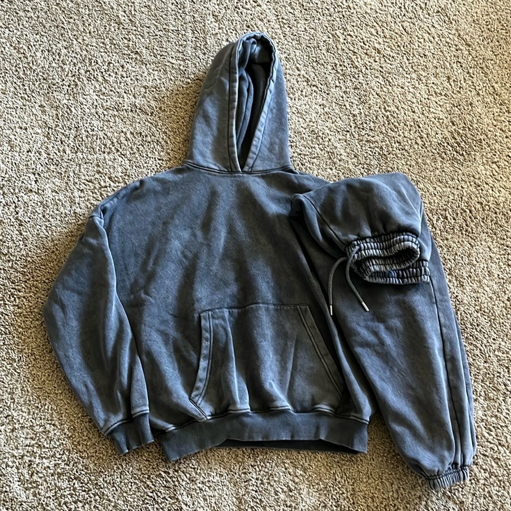 Boohoo sweater set (hoodie and sweatpants)